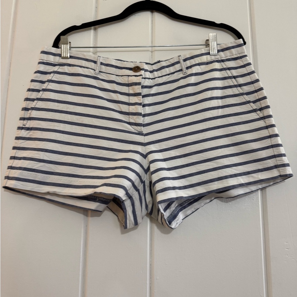 Gap Striped Women's Shorts 4” inseam size 12 Navy and White